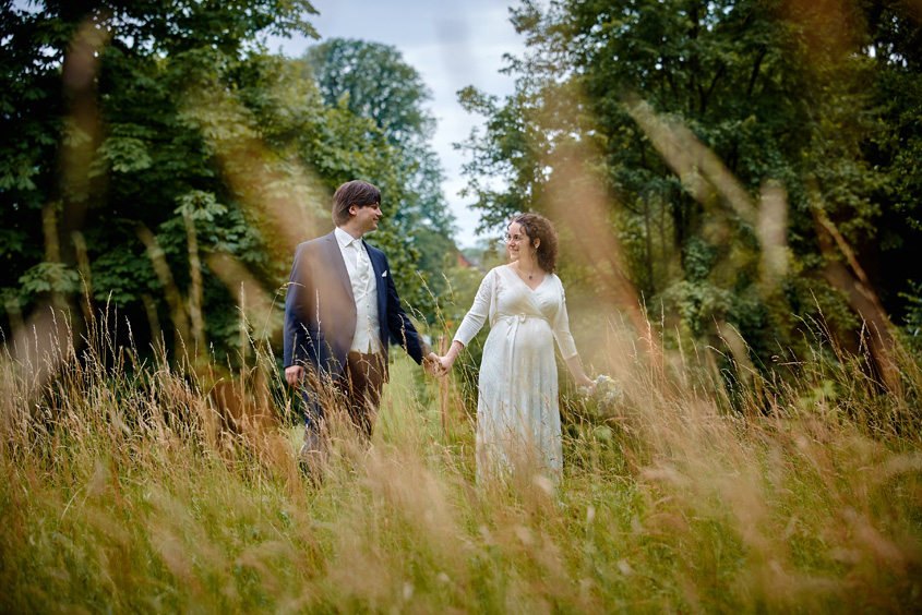 Fotograf Weimar, Hochzeitsfotograf Weimar, Hochzeitsreportage, Hochzeitsfotos, Brautpaarshooting, fotograf für hochzeit, Hochzeitsbilder im Freien, Sommerhochzeit Weimar