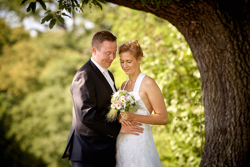 Fotograf Schloss Ettersburg, Hochzeitsfotograf Schloss Schloss Ettersburg, Hochzeitsreportage, Hochzeitsfotos, Brautpaarshooting, fotograf für hochzeit, Hochzeitsbilder im Freien, Sommerhochzeit Blankenhain Schloss Ettersburg