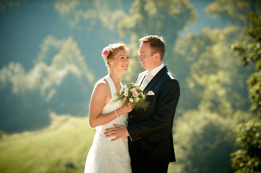 Fotograf Schloss Ettersburg, Hochzeitsfotograf Schloss Schloss Ettersburg, Hochzeitsreportage, Hochzeitsfotos, Brautpaarshooting, fotograf für hochzeit, Hochzeitsbilder im Freien, Sommerhochzeit Blankenhain Schloss Ettersburg