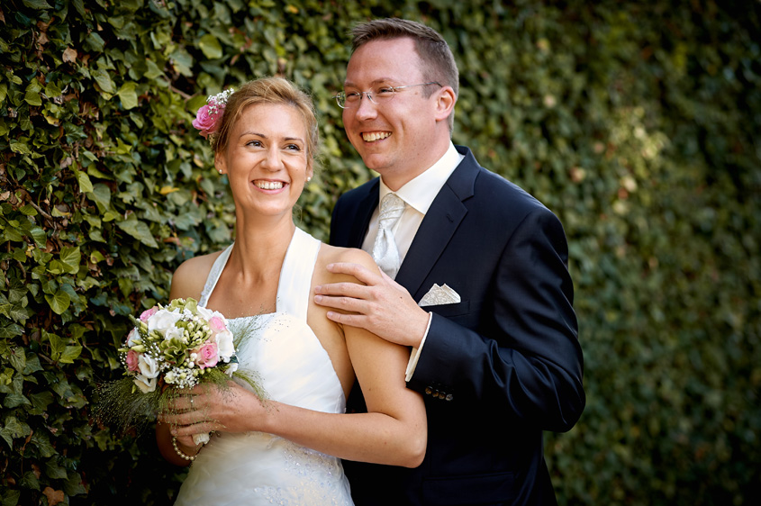 Fotograf Schloss Ettersburg, Hochzeitsfotograf Schloss Schloss Ettersburg, Hochzeitsreportage, Hochzeitsfotos, Brautpaarshooting, fotograf für hochzeit, Hochzeitsbilder im Freien, Sommerhochzeit Blankenhain Schloss Ettersburg