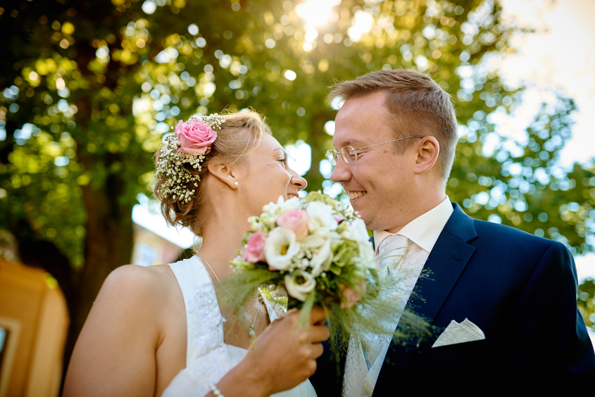 Fotograf Schloss Ettersburg, Hochzeitsfotograf Schloss Schloss Ettersburg, Hochzeitsreportage, Hochzeitsfotos, Brautpaarshooting, fotograf für hochzeit, Hochzeitsbilder im Freien, Sommerhochzeit Blankenhain Schloss Ettersburg