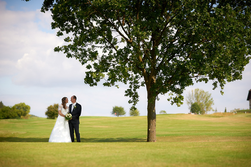 Fotograf Blankenhain Golfplatz, Hochzeitsfotograf Blankenhain Golfresort, Hochzeitsreportage, Hochzeitsfotos, Brautpaarshooting, fotograf für hochzeit, Hochzeitsbilder im Freien, Sommerhochzeit Blankenhain Golf Resort
