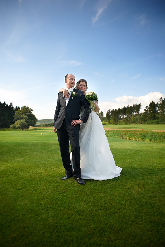 Fotograf Blankenhain Golfplatz, Hochzeitsfotograf Blankenhain Golfresort, Hochzeitsreportage, Hochzeitsfotos, Brautpaarshooting, fotograf für hochzeit, Hochzeitsbilder im Freien, Sommerhochzeit Blankenhain Golf Resort