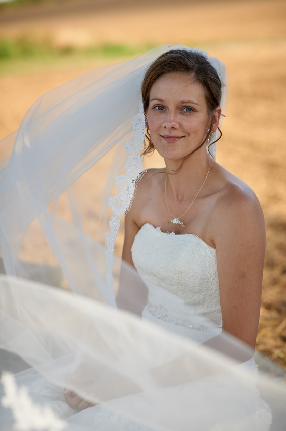 Fotograf Buttelstedt, Hochzeitsfotograf Buttelstedt, Hochzeitsreportage, Hochzeitsfotos, Brautpaarshooting, fotograf für hochzeit, Hochzeitsbilder im Freien, Sommerhochzeit Buttelstedt