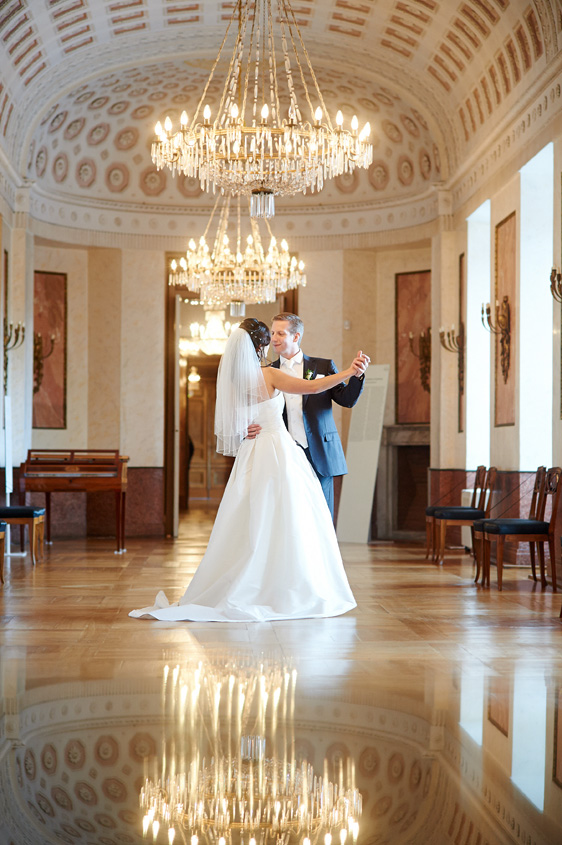 Fotograf Weimar, Hochzeitsfotograf Weimar Stadtschloss, Hochzeitsreportage, Hochzeitsfotos, Brautpaarshooting, fotograf für hochzeit, Hochzeitsbilder im Freien, Sommerhochzeit Schloss Weimar