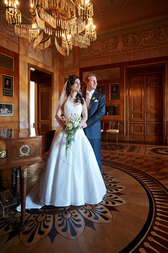 Fotograf Weimar, Hochzeitsfotograf Weimar Stadtschloss, Hochzeitsreportage, Hochzeitsfotos, Brautpaarshooting, fotograf für hochzeit, Hochzeitsbilder im Freien, Sommerhochzeit Schloss Weimar