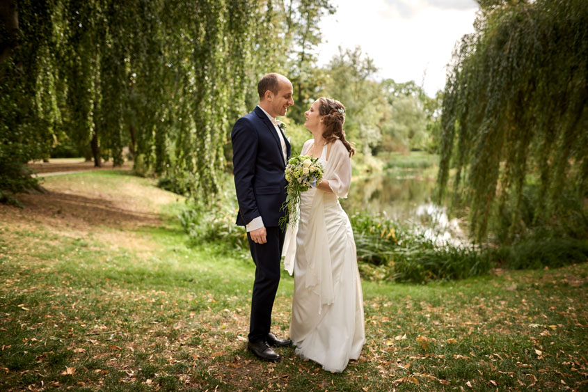 Fotograf Jena heiraten Verlobung Hochzeitsfotos Park Villa Rosenthal in Jena Hochzeitsfotograf Jena Paarshooting Hochzeit